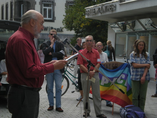 Helmut Maier hält die Gedenkrede